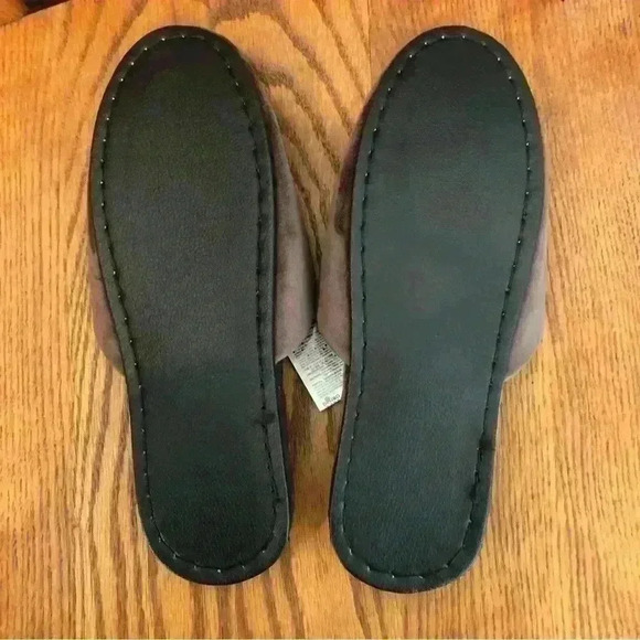 🌈 6/$60, New, Disney Women’s Mickey Mouse, Brown, Velvet Slippers, Size 5-6.5 - Picture 2 of 4